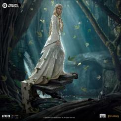 Añade un toque de magia élfica a tu colección con la impresionante estatua de Galadriel a escala 1/10. Proveniente del universo de "El Señor de los Anillos", esta pieza de poliresina mide aproximadamente 30 cm