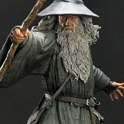 Prime 1 Studio está increíblemente orgullosa de presentar la versión definitiva del mago GRIS en nuestra serie Premium Masterline: la escala 1:4 PMLOTR-12: GANDALF EL GRIS de EL SEÑOR DE LOS ANILLOS: LA COMUNIDAD DEL ANILLO!