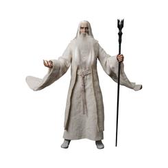 Impone su presencia con sabiduría, ambición y traición: esta figura articulada de Saruman a escala 1/6, con una altura aproximada de 31 cm, captura con maestría al emblemático mago blanco 