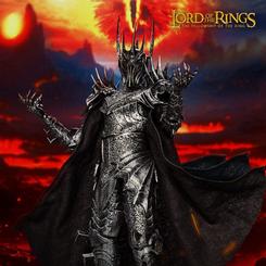 Adéntrate en el oscuro y misterioso mundo de "El Señor de los Anillos" con esta increíble figura de acción de Sauron, el infame "Señor Oscuro". Esta figura de acción de edición especial captura todos los detalles de uno de los villanos más icónicos de la 