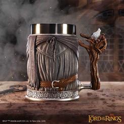 Si alguna vez soñaste con compartir una bebida con el mago más sabio de la Tierra Media, esta jarra de Gandalf el Gris es la oportunidad perfecta para hacerlo. Con licencia oficial y pintada a mano con una atención impresionante a los detalles
