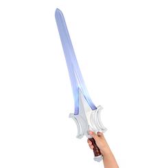 La réplica Espada del Poder de Grayskull parece recién alzada frente al Castillo. Sus 68,58 cm imponen desde el primer vistazo, con una presencia larga, luminosa y reconocible para cualquier colección Masters of the Universe.