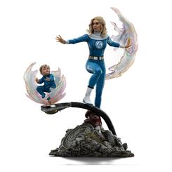 Con un dinamismo que evoca el instante en que Sue Storm protege a su hijo, esta estatua Art Scale 1/10 de la Mujer Invisible y Franklin alcanza unos 28 cm de altura sobre su base, mostrando a Sue