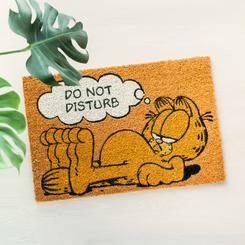 Añade un toque divertido y único a la entrada de tu hogar con el felpudo Garfield. Fabricado en fibra de coco y con una base de PVC antideslizante, este felpudo no solo garantiza durabilidad
