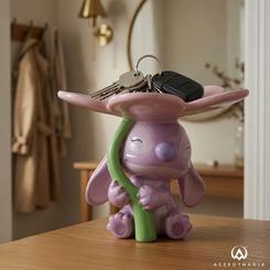 La figura Angel cerámica Disney Showcase parece guardar pequeños tesoros bajo una flor suave, como una escena tierna salida del universo Lilo & Stitch. Esta figura Angel cerámica Disney Showcase combina decoración, utilidad y presencia coleccionable