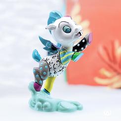 ¡Déjate encantar por la adorable Figura Baby Pegasus Mini de Romero Britto! El famoso artista pop ha imaginado esta encantadora creación para Disney BRITTO, presentando a Baby Pegasus