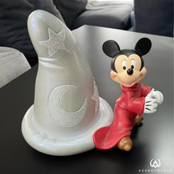 ¡Únete a nosotros para celebrar el pasado, presente y futuro de Disney con 100 años de maravillas en el año centenario 2023 con esta colección conmemorativa diseñada y creada por Enesco Studios