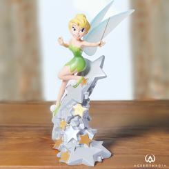 Únete a una celebración sin igual del pasado, el presente y el futuro de Disney con la Figura D100 Tinker Bell Icon Series. En este año centenario de maravilla en 2023, te invitamos a formar parte de un hito mágico a través de esta colección 