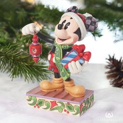 No te pierdas la figura especial de edición limitada de Mickey Mouse para el Christmas 2024 World Wide Event. Producida en cantidades limitadas especialmente para esta ocasión, esta pieza es perfecta para comenzar la Navidad antes de tiempo