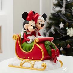 Descubre la figura de Holiday Mickey y Minnie de Disney Showcase, una fantástica pieza que será el centro de atención en los hogares de los aficionados a Disney. Mickey Mouse y Minnie Mouse 