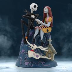 Sentado en lo alto de la icónica colina Pesadilla antes de Navidad, Jack y Sally se toman de la mano y sonríen juntos en este entrañable busto de Jim Shore. Zero, el perro fantasma
