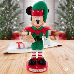 ¡Este cascanueces elfo de Mickey Mouse de Disney es una adición divertida y festiva a cualquier decoración navideña o colección de cascanueces! Mickey Mouse aparece aquí vestido con un traje de elfo rojo y verde,