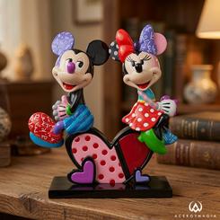 Un corazón convertido en escenario sostiene toda la alegría de esta figura Mickey y Minnie Love Disney Britto de 20 cm. La pieza reúne a dos iconos inseparables de Disney en una composición colorida, romántica y muy visual