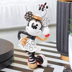 Tierna figura de Minnie Mouse de Walt Disney realizada por el pintor y escultor Romero Britto, titulada Minnie Mouse. Esta figura tiene unas medidas aproximadas de 25 x 13 x 10 cm. 