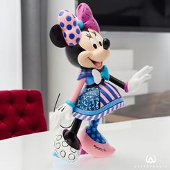 Descubre la figura de Minnie de Disney Britto, una pieza fantástica para coleccionistas, perfecta para exhibirla como una declaración de estilo y garantizada para despertar admiración en todos los que la vean.