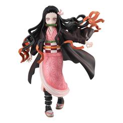 Un homenaje al coraje de Nezuko Kamado cobra vida en esta estatua de PVC de 18 cm, recreada con un nivel de detalle excepcional que captura su elegante kimono