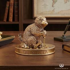 Hay piezas que no solo decoran una estantería, sino que capturan al instante la esencia del universo mágico, y esta Figura Niffler Harry Potter lo consigue con una presencia visual espectacular. 