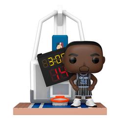 Una presencia imponente en miniatura irrumpe en tu estantería con la Figura POP Deluxe Orlando Magic Shaq with Backboard de 16,8 cm, que captura el legado de Shaquille O’Neal en cada detalle. 