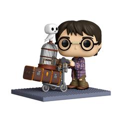 ¡Llegó la magia a tu colección con la figura Pop! Deluxe de Harry Potter empujando su carrito! Con un tamaño de 9 cm y fabricada en vinilo de alta calidad, esta figura es un must-have para todo fanático de la saga.
