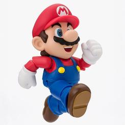 La figura Mario Super Mario 10cm concentra toda la energía del personaje en una pieza pequeña, expresiva y lista para destacar. Ese gesto en pleno salto, la base roja con emblema y los accesorios intercambiables convierten una simple figura articulada
