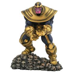 Poder desatado con estética clásica de cómic. La figura Thanos Diorama Marvel Comic Gallery (23 cm) muestra al Titán Loco en una pose desafiante sobre una base de calaveras que multiplica el impacto visual