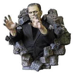La escultura de pared Frankenstein no entra en la habitación, parece romperla desde dentro. Esta pieza coleccionable de terror clásico convierte un muro tranquilo en una escena con volumen, sombra y presencia cinematográfica inmediata.