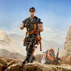 Una silueta de explorador moderno, cuerda al hombro y equipo listo para lo inesperado. La figura G.I. Joe Classified Series Action Man recupera al superagente internacional con una presencia actualizada, atlética y muy orientada a la acción.