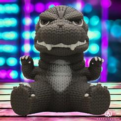 ¡Prepárate para la llegada del rey de los monstruos con la figura de vinilo de Godzilla! Esta figura con licencia oficial captura la imponente presencia del icónico kaiju en un estilo adorable y tejido.