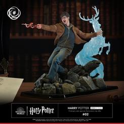 Estatua de Harry Potter de la colección IKIGAI de Tsume a escala 1/6, fabricada en poliresina y con unas medidas aproximadas de 30 x 36 x 18 cm. Representa la batalla final de Hogwarts con su Patronus de ciervo.