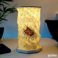 La magia del Mapa del Merodeador se materializa en esta lámpara plegable que convierte cualquier rincón en un refugio digno de Hogwarts. Con un formato compacto de 15,5 × 12,5 × 2,5 cm,
