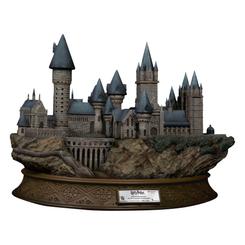 En el muy popular mundo de Harry Potter, escrito por J.K Rowling, se encuentra la famosa escuela de hechicería que inspiró a generaciones de niños y adultos por igual. Hogwarts, la Escuela de Magia y Hechicería