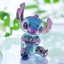 Encanta tu espacio con la hucha cerámica de Stitch de Disney Showcase. Este encantador objeto no solo es un accesorio práctico, sino también una pieza decorativa que deleitará a los fans de Disney de todas las edades. 