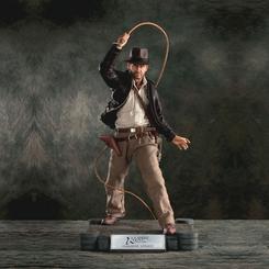 Si la aventura tiene un nombre, es Indiana Jones. El arqueólogo más famoso del mundo salta a la acción con esta nueva edición de la serie Cinemaquette. Construida con un compuesto de poliuretano y piel de silicona realista