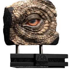Pulso prehistórico en tu vitrina: esta Jurassic Park Triceratops Eye Prop (Reproduction) 1/1 condensa la emoción de la escena del Triceratops enfermo en una pieza de Elite Creature Collectibles creada para coleccionistas serios. 