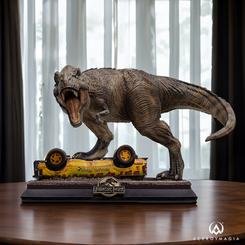 Descubre la imponente presencia del T-Rex en la figura Jurassic Park Mini Co. PVC T-Rex Attack de 15 cm. Iron Studios presenta una nueva versión de este legendario depredador en su popular línea Icons.