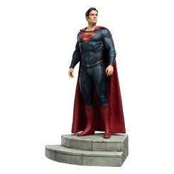 Si quieres disfrutar de esta película en tu casa, te recomendamos que te hagas con una estatua de poliresina de Superman a escala 1/6, inspirada en la película y fabricada por WETA Collectibles. Se trata de un modelo de 27 x 38 x 18 cm,