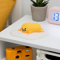 Descubre la innovadora y encantadora Lámpara 3D flexible Gudetama, una adición perfecta para iluminar y alegrar cualquier espacio de tu hogar. Con unas dimensiones de 18 x 16 cm, 