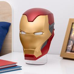 Imagina tener la emblemática presencia de Iron Man iluminando tu espacio con esta impresionante lámpara casco. Con una altura de 22 cm, esta pieza no solo ilumina tu habitación, sino que también añade un toque de estilo y heroísmo a tu decoración.