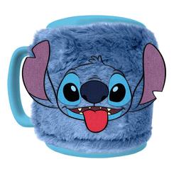 ¡Disfruta de tus momentos de café o té con toda la ternura de Stitch con la taza Fuzzy Stitch de Lilo & Stitch! Esta adorable taza combina la calidez de una bebida caliente con la suavidad de su envoltura de peluche