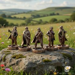 Las figuras hobbits de la Comarca tienen esa presencia silenciosa de las piezas que no necesitan tamaño para dominar una vitrina. En apenas unos centímetros, las figuras hobbits de la Comarca reúnen viaje, amistad y nostalgia