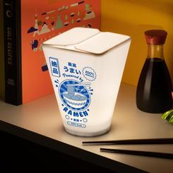 Dale un toque acogedor a tu espacio con esta encantadora luz con forma de caja de ramen. Con 15,6 cm de altura, su diseño inspirado en la icónica comida japonesa emite un cálido resplandor al encenderse