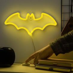 La luz LED neón pared Batman convierte cualquier rincón en una señal reconocible al instante. Esta luz LED neón pared Batman lleva el emblema del Caballero Oscuro a la decoración con una silueta limpia