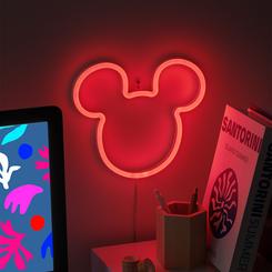 Ilumina tu espacio con el inconfundible estilo de Mickey Mouse gracias a esta llamativa luz de neón LED. Con 21,8 cm de altura, su diseño captura la icónica silueta de Mickey