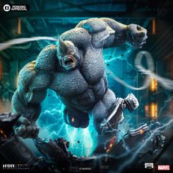 Añade poder y ferocidad a tu colección con la estatua de Rhino a escala 1/10 de Marvel. Este impresionante modelo de poliresina mide aproximadamente 26 cm y captura a la perfección la fuerza bruta 