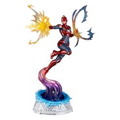 Sideshow y Premium Collectibles Studio presentan la estatua a escala 1:6 de Captain Marvel, un coleccionable cósmico de Marvel listo para subir a tu estante. La estatua 