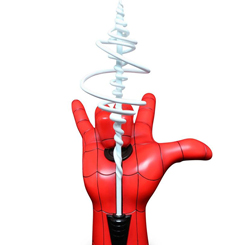 La mano de Spider-Man de "Marvel Comics" ha sido esculpida como una estatua a escala 1/1, realizada en resina de aproximadamente 26 cm de altura. La estatua presenta