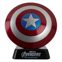 La mini réplica del Escudo del Capitán América de 15 cm de altura, es una de las joyas de la colección. Cada réplica está sobre una base con el logo de su película de origen. 