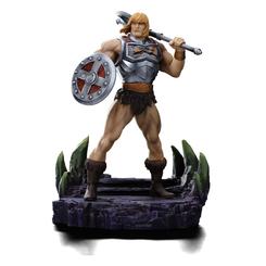 La esencia del guerrero más poderoso del universo se materializa en esta imponente estatua de resina Art Scale a escala 1/10 de He-Man Battle Armor, que con unas medidas de 23,3 × 17,2 × 14 cm 
