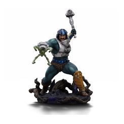 La nobleza y la fuerza de Man-at-Arms se revelan en esta estatua de resina Art Scale a escala 1/10 de Serpent Claw, que con unas dimensiones aproximadas de 23 × 15 × 23 cm se erige sobre una base a juego 