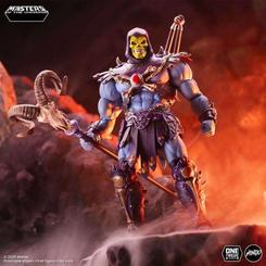 Con su armadura morada, capa oscura y el rostro esquelético en primer plano, la Masters of the Universe Action Figure 1/12 200x - Skeletor presenta una interpretación contundente del villano de Eternia.